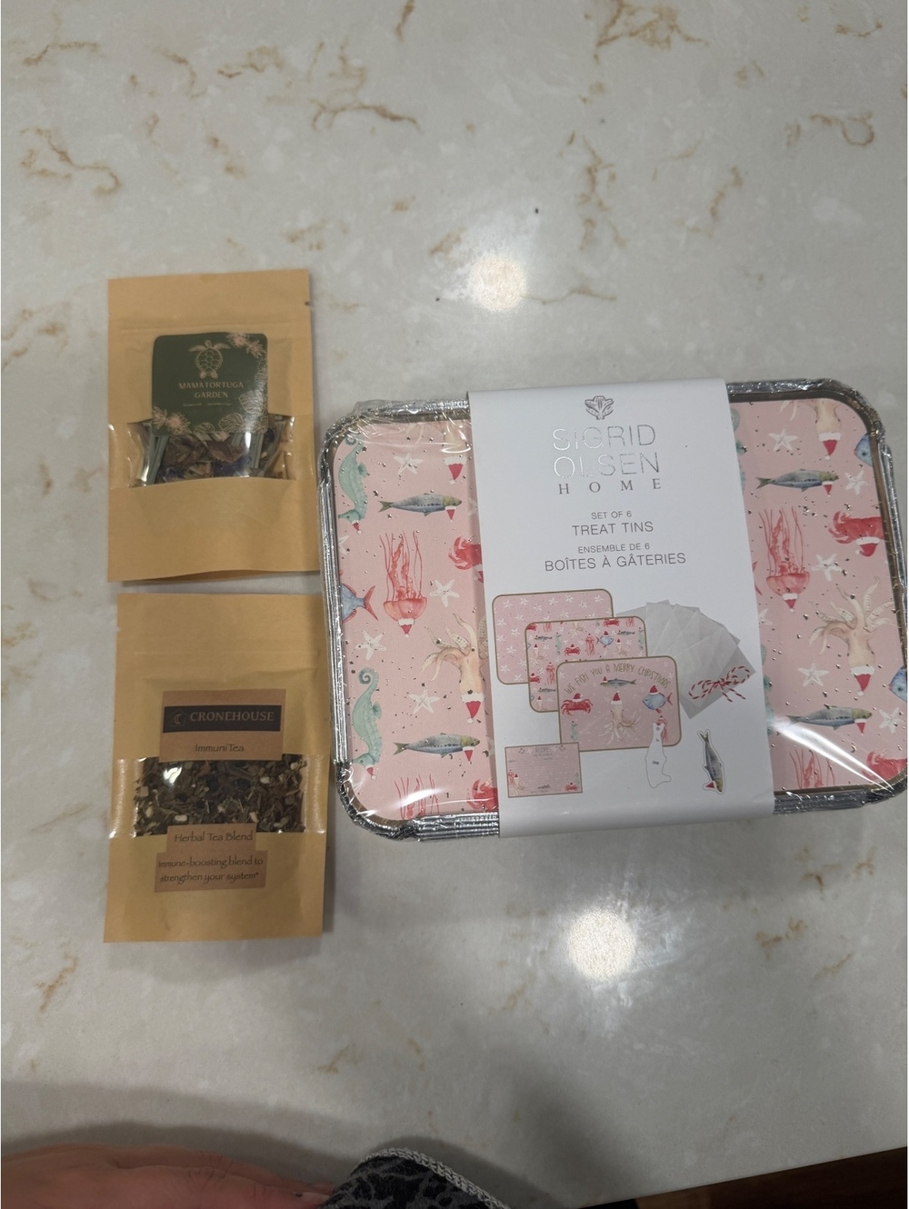 Gift Set with treat Trays and tea Sachets